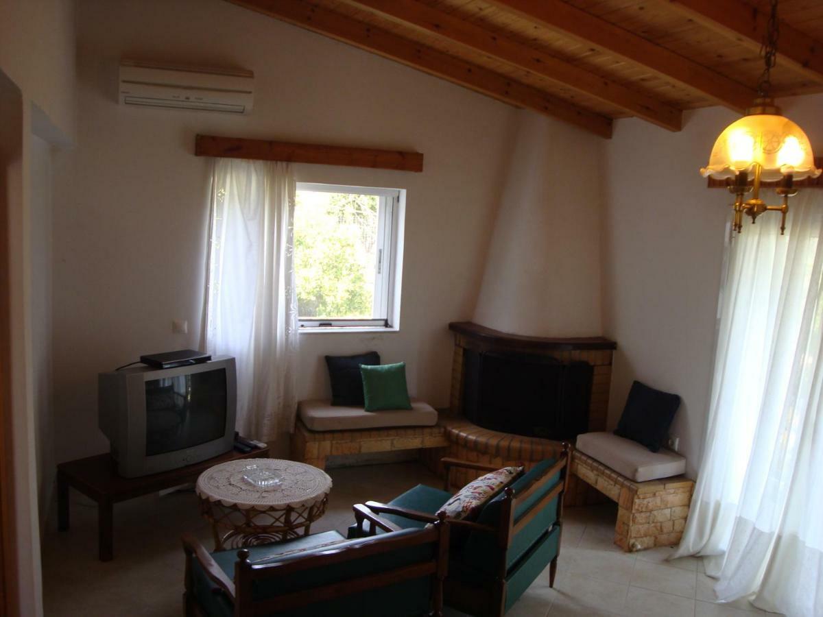 Three Bedroom Country House Magoula  Exteriör bild